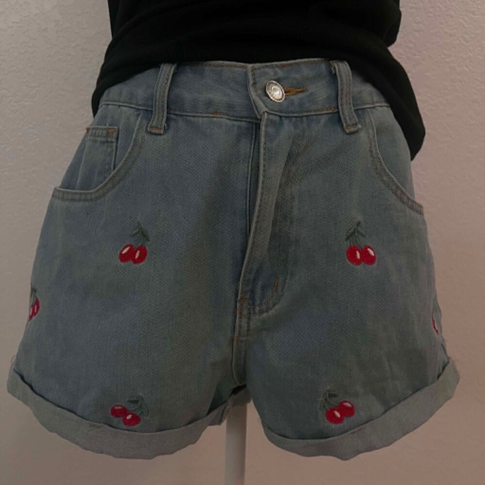 SHEIN Cherry Embroidered High Rise Denim Shorts Size 28 Light Wash Cuffed - Picture 2 of 8